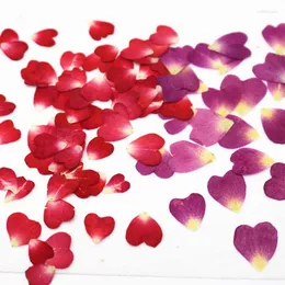 الزهور الزخرفية شكل قلب الورد البتلة المجففة مدججة زهرة مضغوطة لزخرفة بطاقة الزفاف 200 مساءً