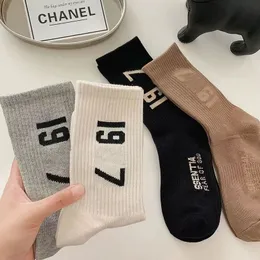 Designer-Socken für Herren und Damen, 4 Paar luxuriöse Sport-Winter-Mesh-Buchstaben-bedruckte Socken, bestickte Baumwolle, AAA+++
