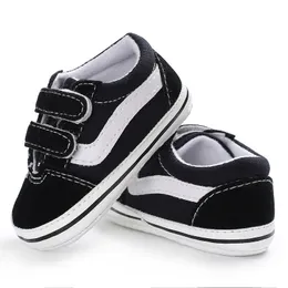 Sneakers Lovely born Baby Girl Boy Soft Shoe Anti Slip Canvas Sneaker Trainers Prewalker Black White 018M 230811