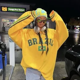 Kvinnors hoodies tröjor gul flagga Brasilien brev tryck hoodie kvinnor y2k high street lös tröja överdimensionerade pullover modejacka kläder 230811