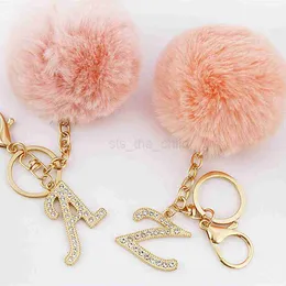 Keychains Lanyards A-Z Initialer Rhinestone Alloy Keychain Charms med rosa pompom nyckelring bil nyckelhållare kvinnor väska ornament smycken prydnadsgåva