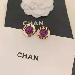 매력 디자이너 New Xiaoxiang 21k Purple Diamond 라운드 레터 편지 중공 귀걸이 스팽글 스타 하늘 크리스탈 패션 다목적 chkv ndzg