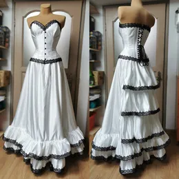 Vintage Bustle A Line Wedding Dresses Corset viktorianska brudklänningar Axless Black and White Satin Gothic Vestido de Novia Lace-up Plus Size Robe Mariage
