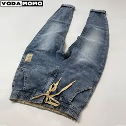 Herrbyxor jeans smala små fötter långa mångsidiga stretch casure slitage pantaloner bombre män klädlastbyxor 230812