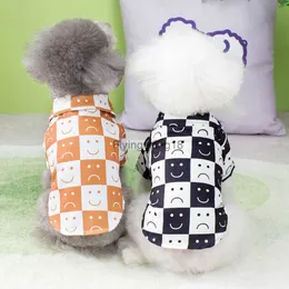 小ドッグシャツ春夏夏のペット格子縞のカーディガン子犬かわいい漫画服猫デザイナーコートプードルチワワマルタHKD230812