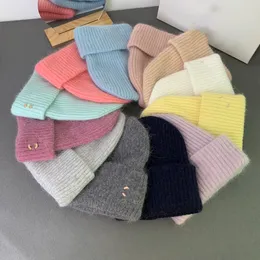 Designers Beanie Knitted Hats Luxury Letter Winter Hat Outdoor Cold Protection Warm Plush Soft Popular Fashion Men Women Cap Multi-color Option