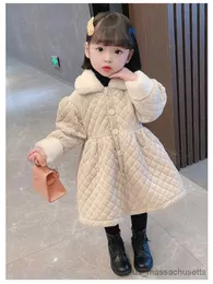 Ceketler Yepyeni Bebek Kız Kış Paltoları Sahte Yaka Pamuk Pamuk Yastıklı Kalın Sıcak Elbise Paltolar Çocuk Kıyafetleri Çocuk Giysileri R230812
