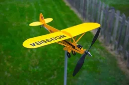 Inne impreza imprezowa dostarcza 3D Piper J3 Cub Wind Spinner samolot metalowy samolot Vane Vane Outdoor Dach Kierunek wiatru Wskaźnik Wystawa Ogród Wystrój ogrodu 230812