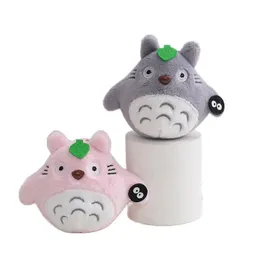 Pluszowe breloki hurtowe 30pclot 10 cm Animal Cat Totoro Plush Toys Schame Małe wisiorki Prezenty kluczyek dla dzieci 230811