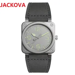 Enkel designer Famous Mens Watches Luxury Fashion Men Quartz Movement Clock Leisure Wristwatch Classic Atmosphere Wristwatches Re216o