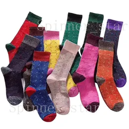 Mode Four Seasons Cotton Glitter Candy Color Girl Socks bekväma och andningsbara personlighetssporter kort