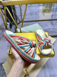 Klassiska kvinnors sandaler Designer Tjock Sole Lafite Woven Slippers Anti Slip and Surable Handmade Sandals 35-45 med låda