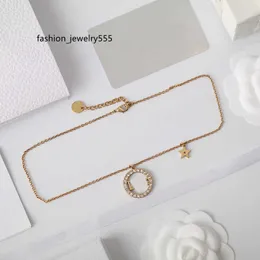 Saiten Luxusdesigner Kette Halsketten trendy für Frauen, die aus plattierter Silberverbindungs ​​Halskette mit Buchstaben Herz angehender Halskette Designer Männer Juwely