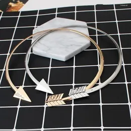 Choker One Arrow Women's Fashion Necklace with Circular Triangle Design。