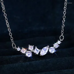 Подвесные ожерелья Huitan Высококачественное серебряное ожерелье Женские обручальные кольца ювелирные украшения современные женщины блестящие роскошные аксессуары CZ