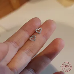 Stud 925 Sterling Silver Microset Zircon Brincos de coração para mulheres banhadas 14k Mini brinco de meninas de aniversário Jóias de aniversário 230814