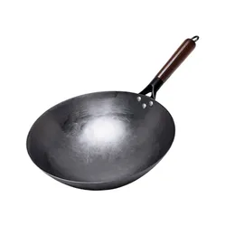 Traditional Iron Pot For Restaurant Chef Fried Pot With Wooden Handle