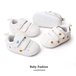 İlk Walkers Kalp Ayakkabıları Bahar Sonbahar Toddler Antislip Born Bebek Açık UNISEX BOYN SHEALERS 230812