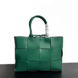 Arco's 2023 Petite Tote Collection: Knitting A Blend of Vintage Inspiration and Contemporary Elegance in Genuine Leather Caramel green