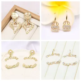 Orecchini in oro classico Orecchini placcati Designer Brand Lettere Stud Crystal Geometric Jewelry Women Accessori festa Regalo per matrimoni