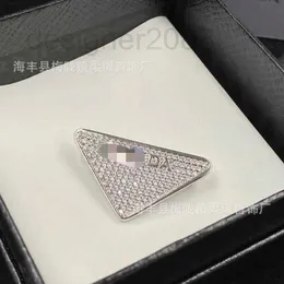 Pins, Brooches Designer New Triangle Exquisite Casual Style Inlaid with Rhinestone Brass Material for Daily Wear Paired Ornamental Corset Women TNSM