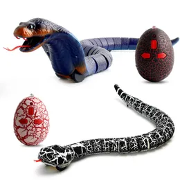 Electricrc Animals Novelty fjärrkontroll Snake Barn Animal Trick skrämmande skada Toy Simulation RC Snaker Joke Gift for Kids Play 230812