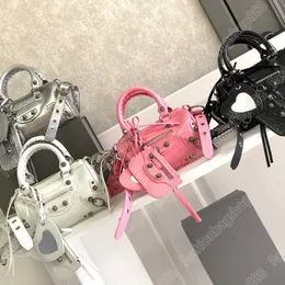 Le Cagole Serisi Mini Duffle Bag Yuvarlak Seyahat Çantası Siyah İnce Tahıl Gerçek Deri Mini Çantası Aşk Kalp Şeklinde Küçük Ayna ve Küçük Kart Çantası