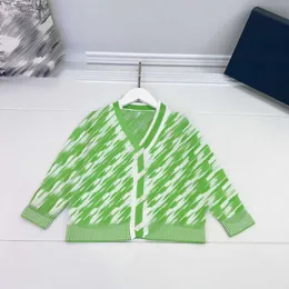 Luxus-Designer Kids Cardigan V-Ausschnitt Baby Pullover Größe 100-160 cm Kontrastes kariertes Muster Langarm gestrickte Jacke Juli 28