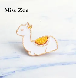 Miss Zoe Baby Lama emaille pins Leuke dier badge broches Gift Cartoon pictogrammen jasje dress Knop Pin Gift voor meisje kinderen 8390943