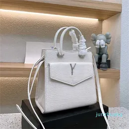 Designer -Shoulder shoppingväskor Luxury Tote Stora handväskor Kvinnor Elegant Fashion Crossbody Pures White Leather Handväska