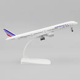 Uçak Modle Metal Uçak Modeli 20cm 1 400 Air France Boeing 777 Landing Dişli Alaşımlı Malzeme Havacılık Simülasyon Hediyesi 230814