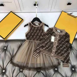 مصمم مسارات الأزياء فتاة الخريف مجموعة الحجم 100-160 سم 2pcs شعار حرف مطبوع في جميع أنحاء كارديجان متماسكة ولباس تنورة الدانتيل أغسطس 08