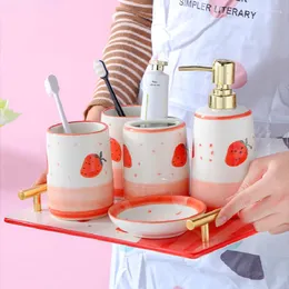 Badtillbehör Set Cute Strawberry Print Ceramic Five Piece Soap Dish Tandborstehållare Gurgle Cup Dispenser Badrumstillbehör