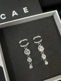 우아한 여성 다이아몬드 선물 2023 레터 댄 글 귀걸이 디자이너 브랜드 시어 새로운 약혼 출생지 여행 보석 귀이 링 노 페이드