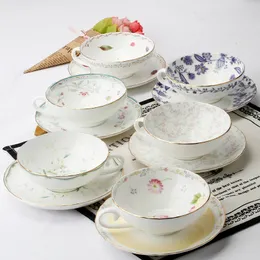 Tassen Ins Luxus Bone China Kaffeetasse mit Teller Britisch -Tee -Set Blumenmuster Europäischer koreanischer chinesischer Stil 150ml 230815