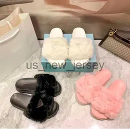 Terlik Kadın Kış Yün Takma Tasarımcıları Paris Peluş Peluş Terlik Lüks Sıcaklık Basit Pembe Sandalet Tasarımcı Moda Leisure Kadınlar Düz Alt H J230815