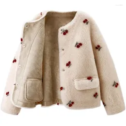 女性用ジャケット冬2023年ゆるい多用途の甘いチェリーコートの毛皮と太い子羊の髪ワンピーストップ通勤丸い首の長袖