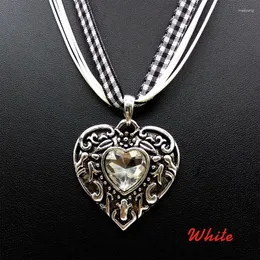 Hänge halsband vintage hjärtform graverade edelweiss blommor hängsmycken för kvinnor charmiga glänsande kristall kostym smycken