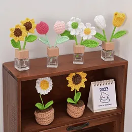 Fiori decorativi tulipico all'uncinetto a mano tessuto a mano girasole a mano incorporato piante finte artificiali intanite con decorazioni per bouquet vaso di vetro