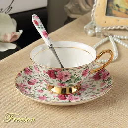 Tassen Romantischer Blumenknochen China Tee Tassen Untertasse Löffel Set 200 ml Topgrade Porzellan Kaffee Britische Nachmittag Teetasse Drop 230815