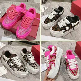 2023 Bahar Bir Saplama XL Düşük Üst Sneaker Pastwalk Bayan Tasarımcı Sıradan Ayakkabılar Düz Kauçuk Sole Düşük kabartmalı Maxi Saplama Detay Detay Erkek Deri Spor Ayakkabı 35-45