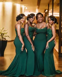 2023 Emerald Yeşil Afrika Denizkızı Nedime Elbiseleri Süpürme Tren Dantel Aplikler Spandex Düğün Konuk Elbise Mütevazı Nedime Prom Elbise