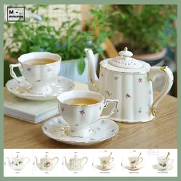 Muggar Europe Tea Cup and Saucers Set Ceramic Mug Coffee With Dessert Plate Spoon Insect Drinkware Teapot Espresso Cups 230815