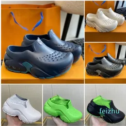 Shark Clog Shoes Spring Summer Women Retro Fashion Wedge Platform Heel Shark Sandal Designer Högkvalitativ Söt senakerskor