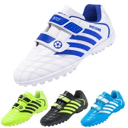 Kleiderschuhe 28-38# Stylische und komfortable atmungsaktive Jungen Mädchen Training Spiel Sneakers Indoor Outdoor Lawn Jugendstudentin Fußballschuhe 230815