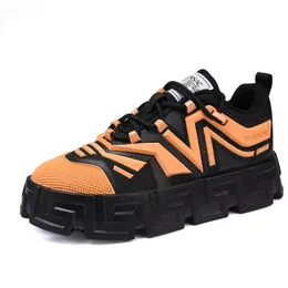 Mode dicke Sohle erhöhte Brettschuhe Herbst neue koreanische Version atmungsaktiv und komfortable Freizeitschuhe Sporty Walking Mode Designer Herrenschuhe