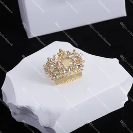 Erkek kadın taç yüzük tasarımcısı açılış severler halkalar lüks kristal bant yüzüğü kutu