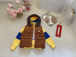 Projektant Kids Caistcoat Wysokiej jakości ubrania dla niemowląt Moda dziecięca rozmiar rozmiar 100-160 cm bez rękawów kurtka z kapturem lipca 16 lipca