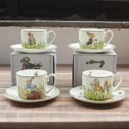 Canecas Creative Bone China China Cartoon Rabbit Coffee Cup e pires Conjunto tardia Tardea Cerâmica Tabela de mesa Presente de escritório em casa 230815