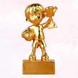 Dekorativa föremål Soccer Award Ceremony Trophy Harts Crafts Gold Golden Football Men Eleven Goldendoodle Gifts 230815